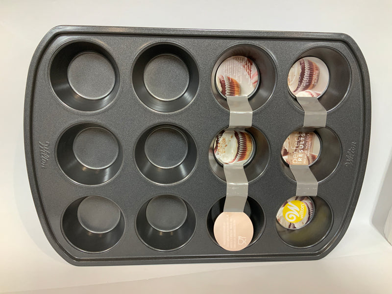 Wilton Perfect Results 12 Muffin Pan